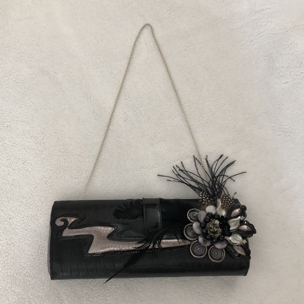Yvette Floro Black Clutch! Floral Beaded Accent! Detachable Chain! Vintage